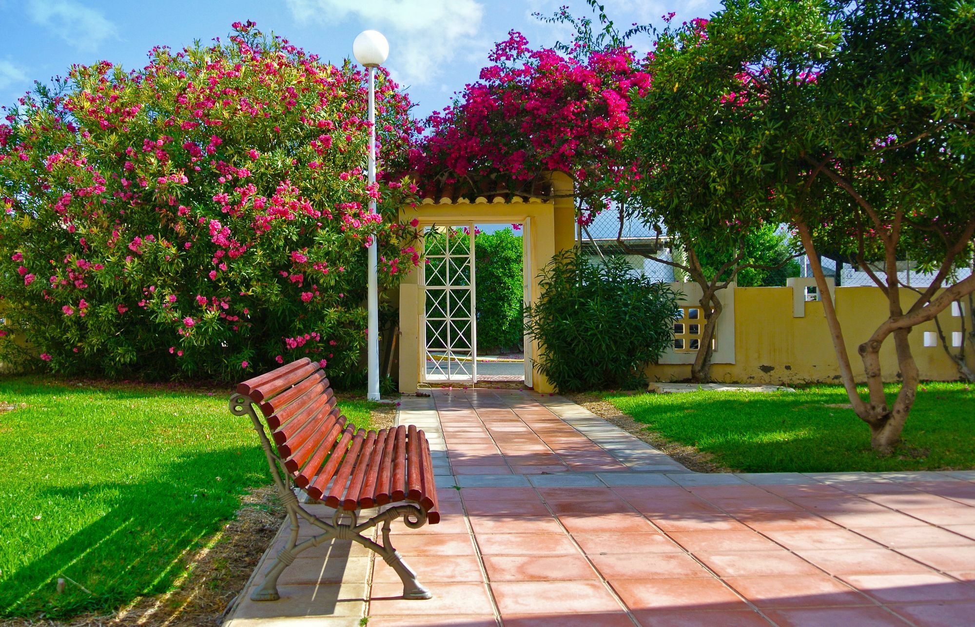 Apartamentos Moguima Roquetas de Mar Exterior photo