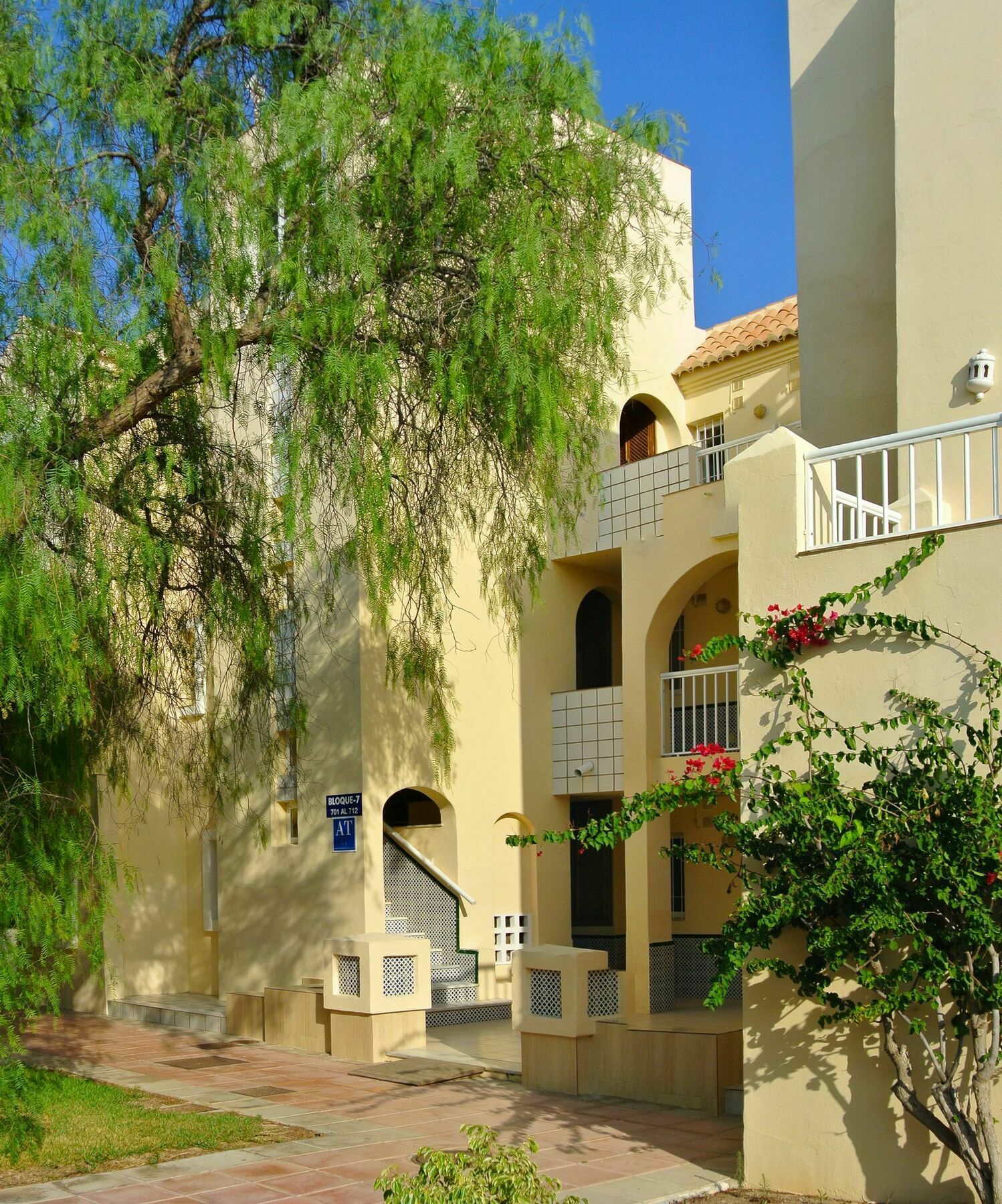 Apartamentos Moguima Roquetas de Mar Exterior photo